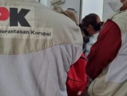 Beberapa Perkantoran Di Pekanbaru Digeledah KPK, Salah Satu Kantor Kesatuan Bangsa Dan Politik Kota Pekanbaru, KPK Sita Uang Tunai Milyar Rupiah.