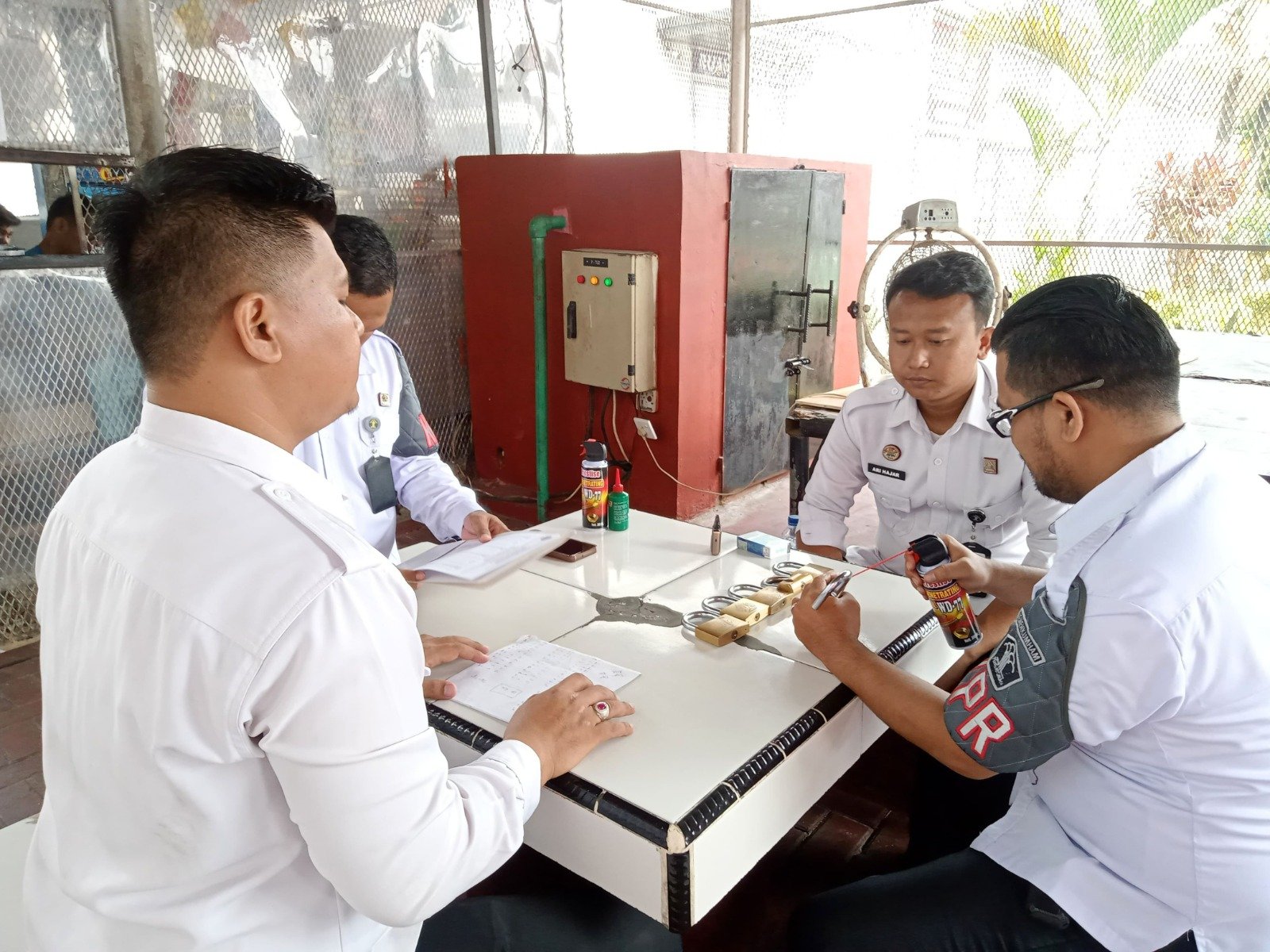 Deteksi Dini Gangguan Kamtib, Rutan Batam Rutin Lakukan Perawatan dan Rolling Gembok Kamar Hunian