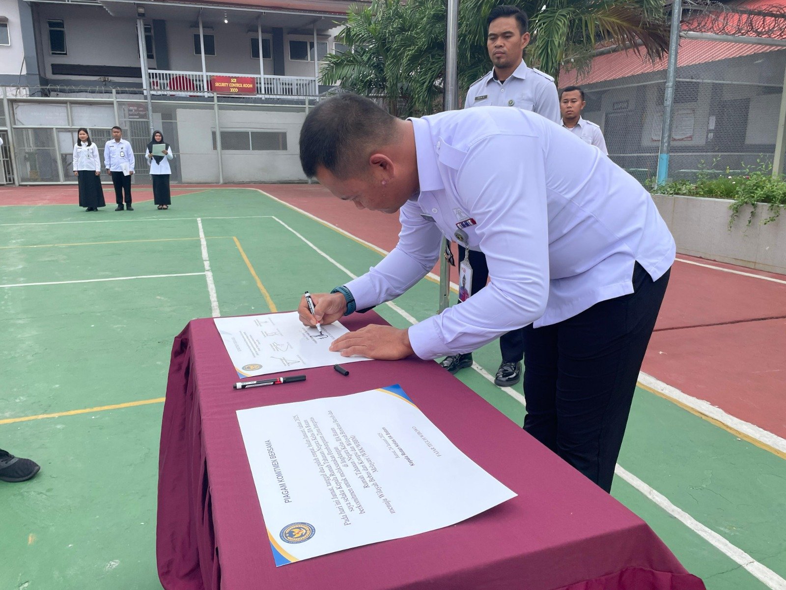 Wujudkan Pembangunan Zona Integirtas Menuju WBK dan WBBM tahun 2025, Rutan Batam Laksanakan Penandatanganan Komintmen