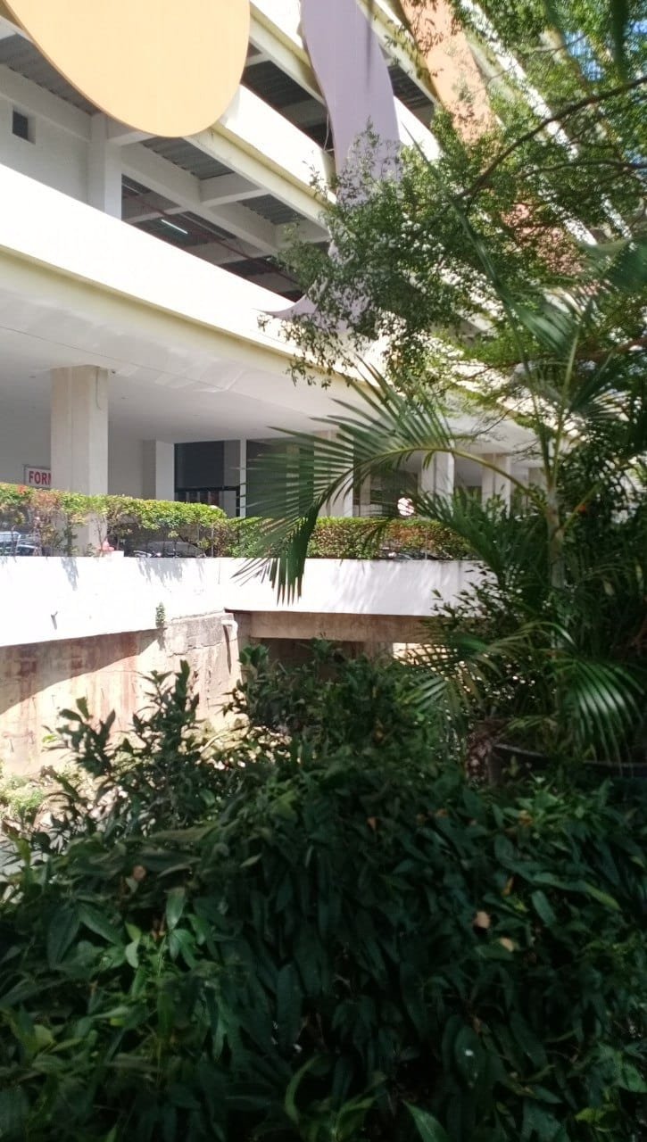 Sebuah Gedung Apartemen Mewah di Lubuk Baja Kota Batam Terlihat Berada di Atas Drainase
