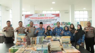 Dispersip Terima Buku Literasi Dari Polres Meranti Dalam Rangka Hari Bhayangkara Ke 79