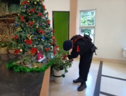 Polresta Barelang Bersinergi dengan Polsek Jajaran dan Tim Jibom Sat Brimob Polda Kepri Laksanakan Sterilisasi Gereja Jelang Natal 2025