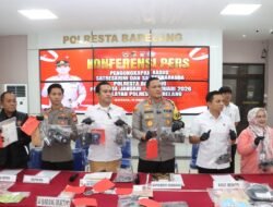 Kapolresta Barelang Pimpin Konferensi Pers Ungkap 12 Kasus Narkotika, 19 Tersangka Diamankan