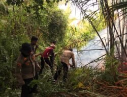 Polres Meranti Gerak Cepat Padamkan Karhutla di Desa Insit, Call Center 110 Jadi Pintu Laporan Warga