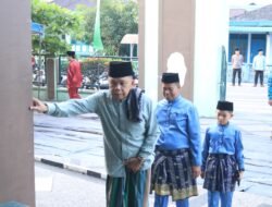 Bupati Asmar Sholat Id di Masjid Agung Darul Ulum, Ajak Masyarakat Meranti Perkuat Persatuan dan Kesejahteraan