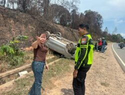 Quick Respon Polsek Nongsa Tangani Laka Tunggal Akibat Pecah Ban di Jalan Hasanuddin