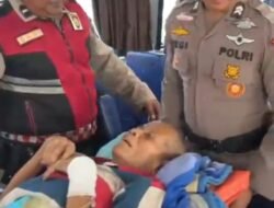 Polres Meranti Evakuasi Penumpang Yang Sakit di Tengah Padatnya Aktivitas Pelabuhan