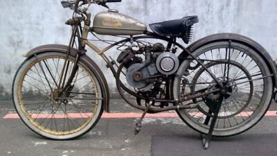 Motor Pedagang Tahu Tek Terbakar di Depan Balai Desa