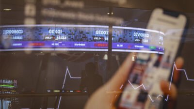 IHSG Menguat, Inflasi & Manufaktur RI Jadi Penggerak