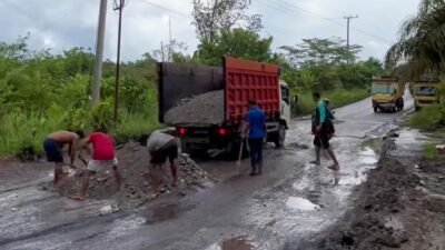 Gempa Kaltara Terasa Hingga Pulang Pisau, Warga Batara Viral Tambal Jalan