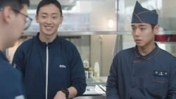7 Jurus Seong Jae Luluhkan Hati Gwan Cheol di The Legend of Kitchen Soldier