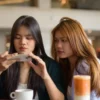 8 Sinyal Psikologis Pengkhianatan Senyum