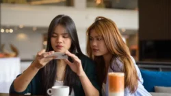 8 Sinyal Psikologis Pengkhianatan Senyum