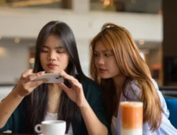8 Sinyal Psikologis Pengkhianatan Senyum