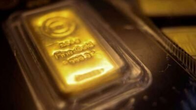 Emas Anjlok: Data AS Perkuat Spekulasi Suku Bunga The Fed Tetap Tinggi