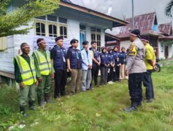 Bentengi Pesisir dari Abrasi, Bhabinkamtibmas Desa Bungur Bersama Warga Tanam Mangrove Sambut HUT Bhayangkara ke-80″