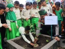 Kapolres Meranti Kenalkan Green Policing di SDN 02 Selatpanjang