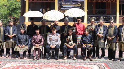 Tepuk Tepung Tawar Sambut Kapolres Meranti, LAMR Tegaskan Sinergi Adat dan Polri Jaga Kamtibmas