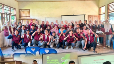 Mahasiswa KKN IAIN Datuk Laksemana Bengkalis Sosialisasikan Pembuatan Pupuk Organik Cair dan NPK Cair di Desa Kedabu Rapat