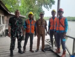 “Gerak Cepat Kawal Listrik Padam, Camat Pulau Merbau Hermansyah, S.H. Turun Langsung Mendampingi PLN di Semukut”